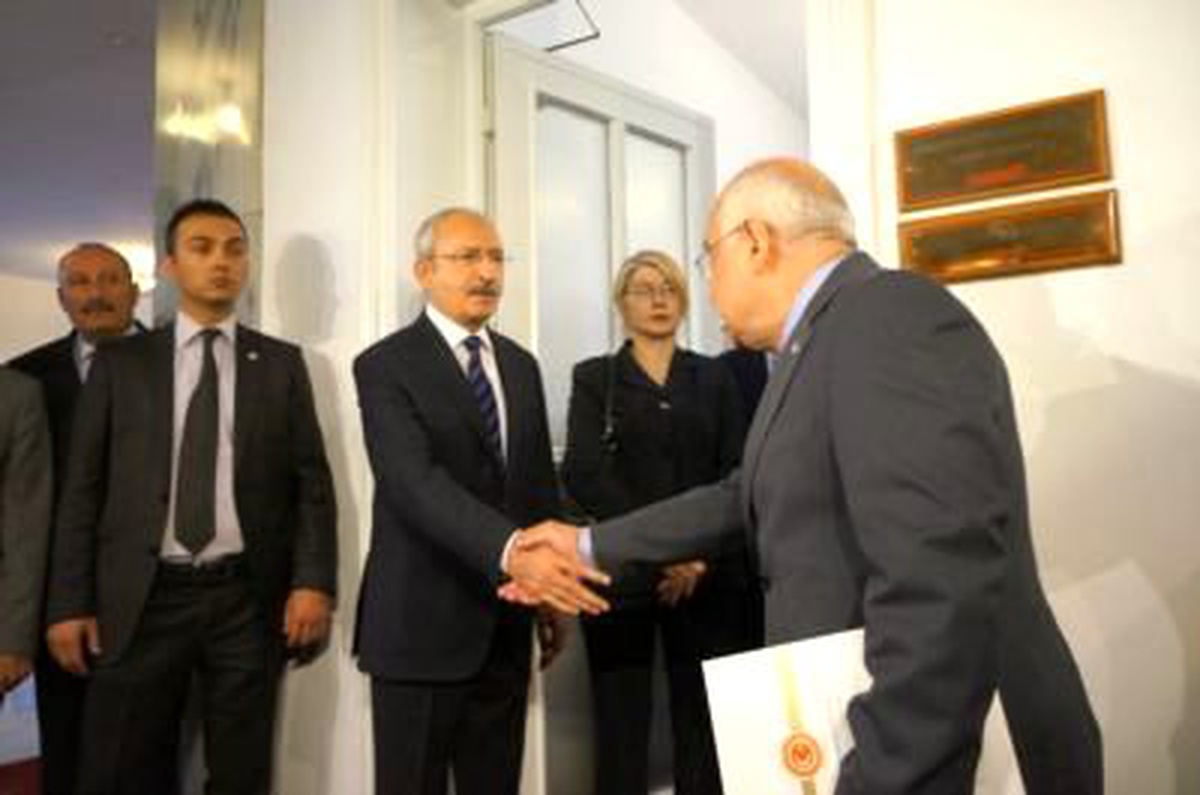 Anayasa Uzlaşma Komisyonu, Kılıçdaroğlu\'nu Ziyaret Etti