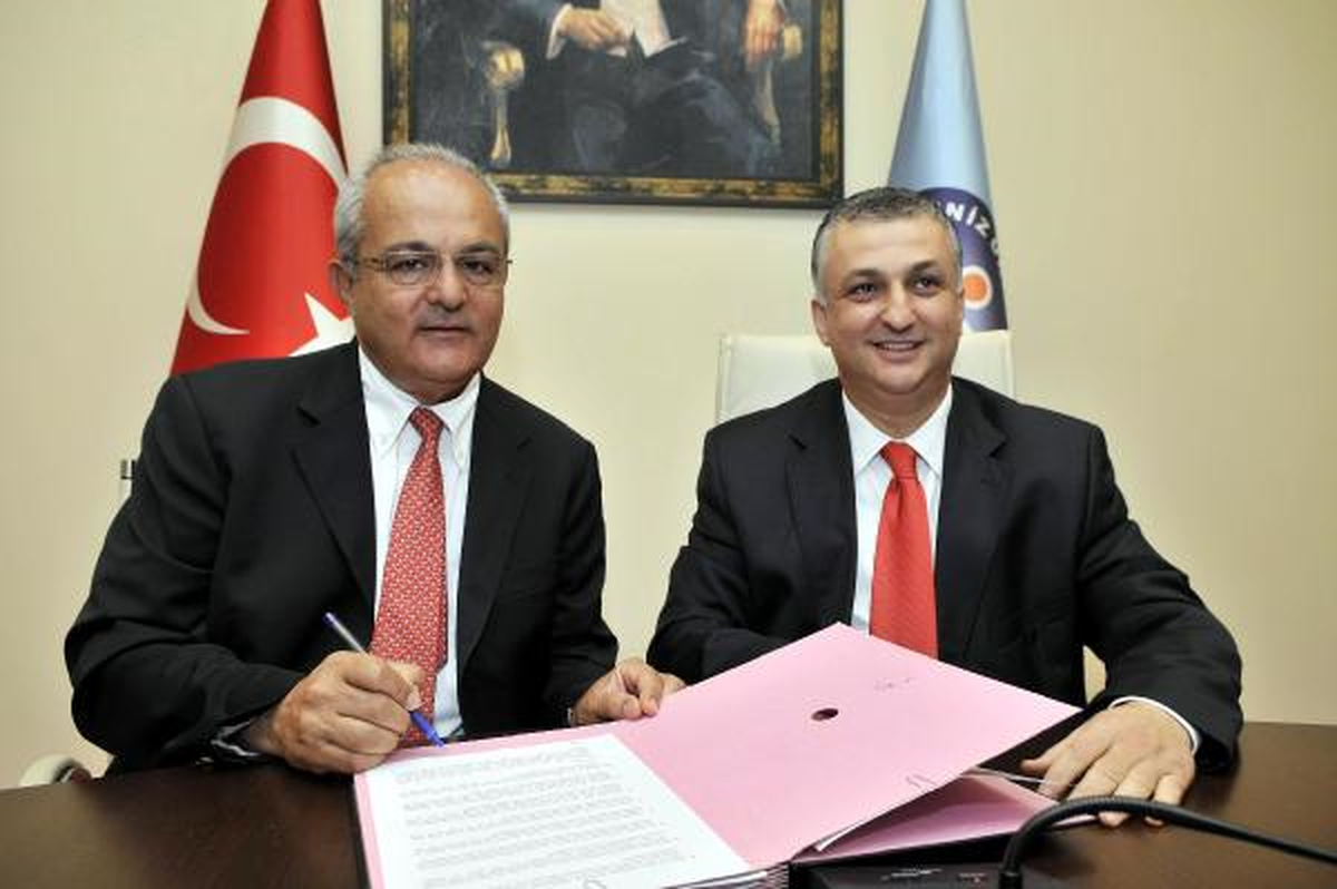 Antalyaspor 2 Yıl Üniversitede Oynayacak
