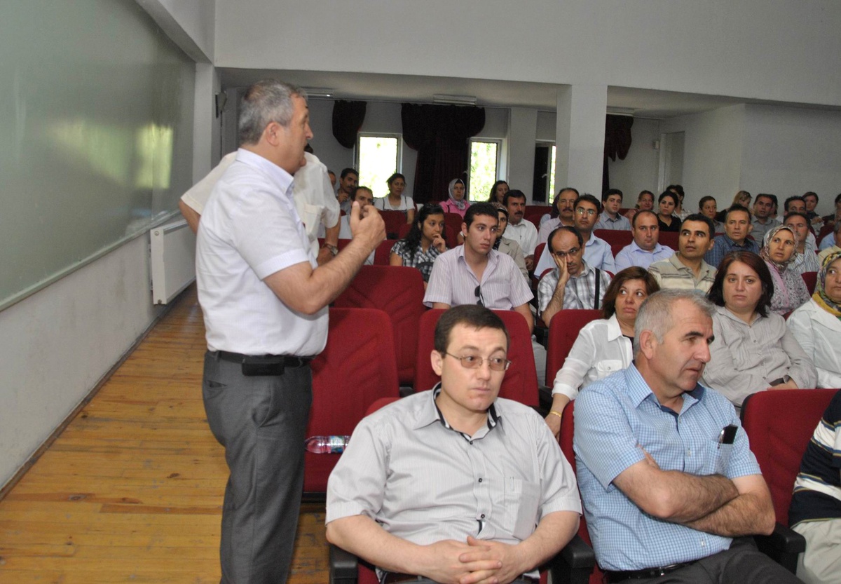 Bakan Ömer Dinçer\'in Telekonferanslı Toplantısında Eğitim-Sen Başkanının Protesto Davetine Uyan...