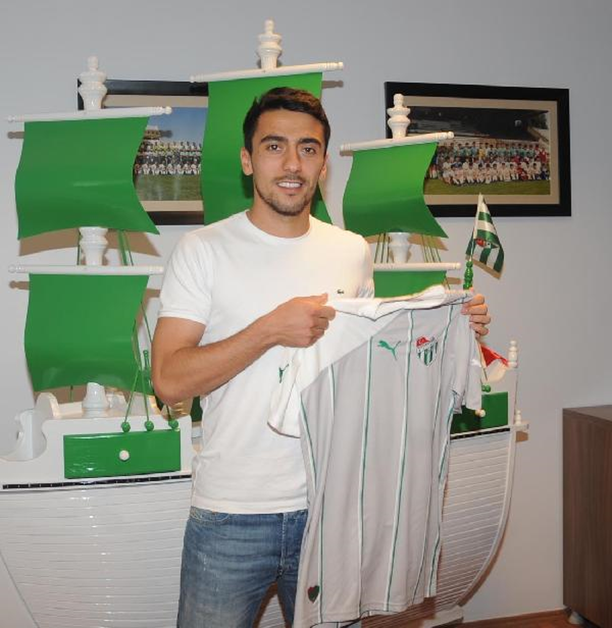Bursaspor Ferhat Kiraz\'ı Renklerine Bağladı