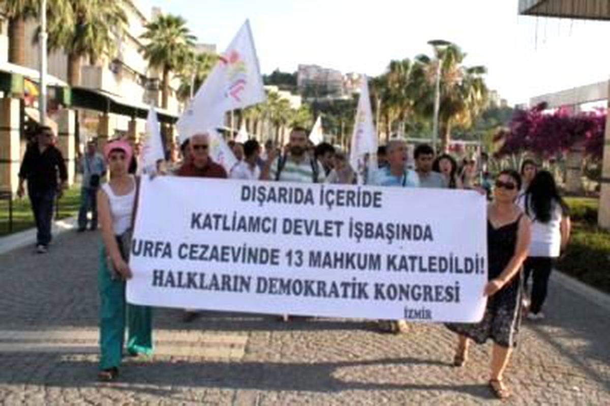 Cezaevindeki Yangın İzmir\'de Protesto Edildi