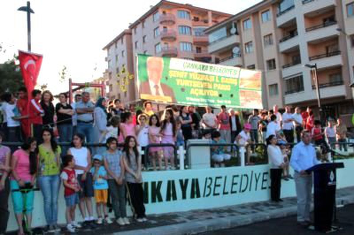 Çocuklar Şehidin Adını Taşıyan Parkta Nöbette