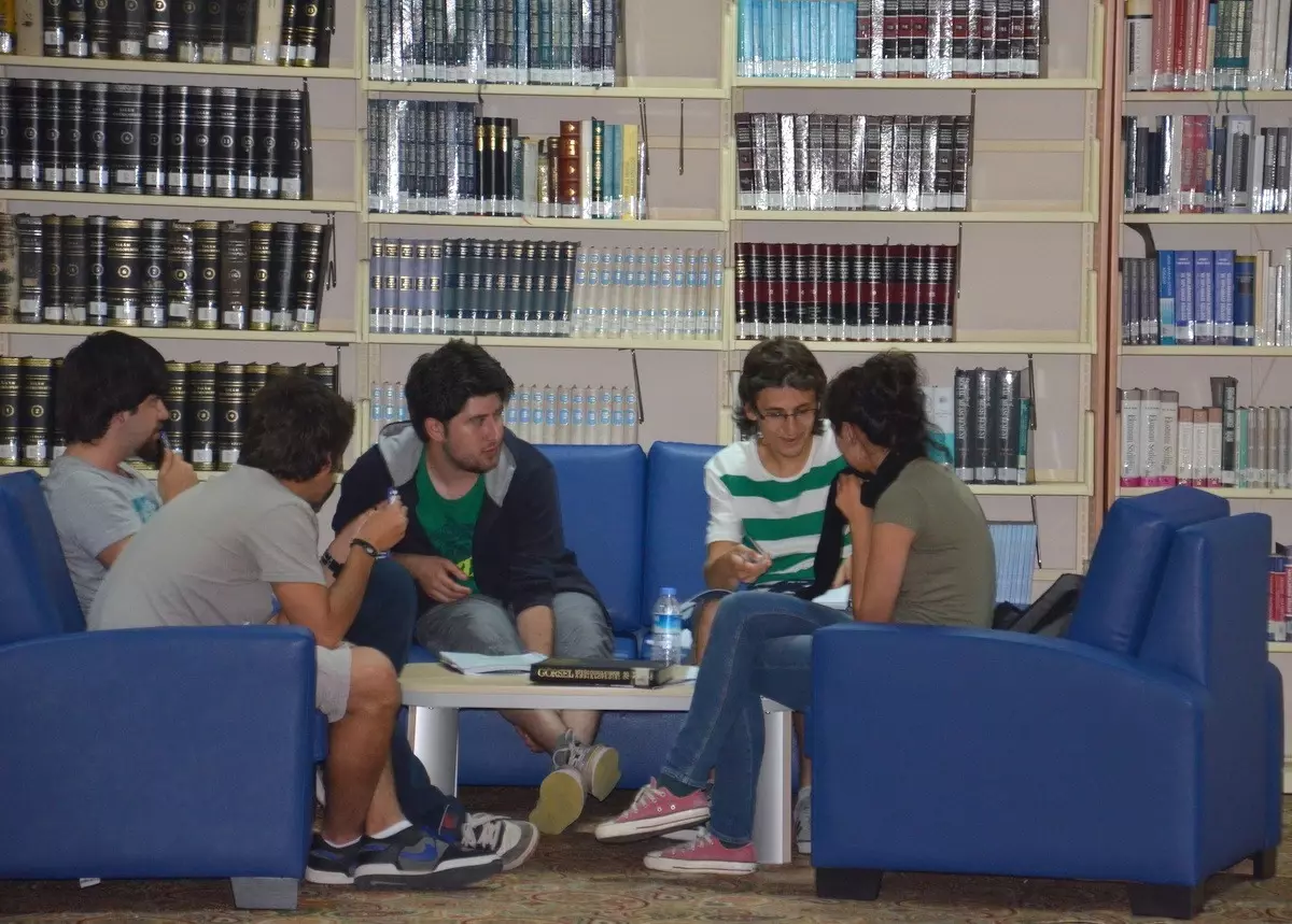 Çomü Kütüphanesi'ne Bağışlar Sürüyor