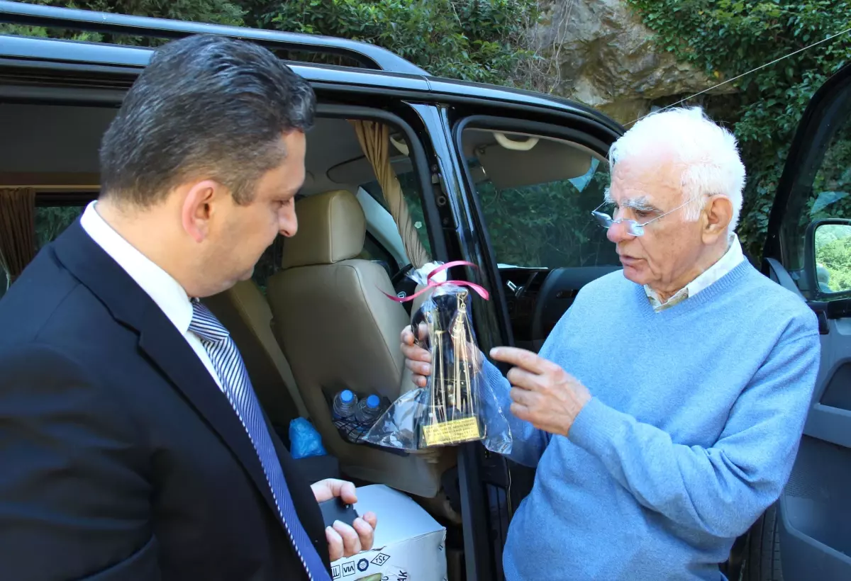 Dünyaca Ünlü Beyin Cerrahı Prof. Dr. Gazi Yaşargil Gmis\'i Ziyaret Etti