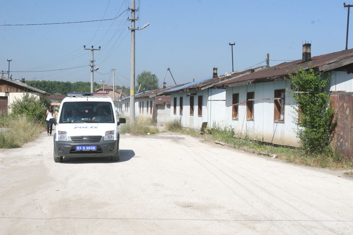 Düzce\'de Prefabriklerin Elektrikleri Kesildi