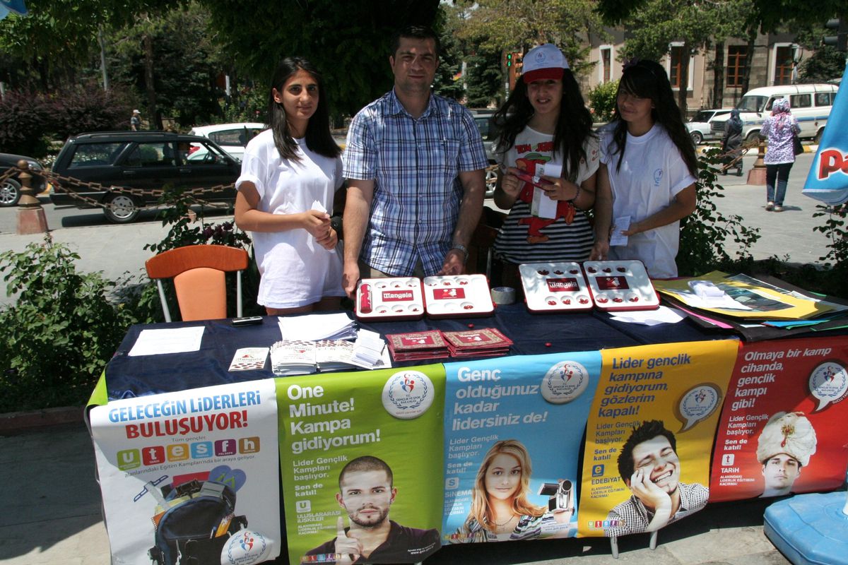 Gençlik Merkezi Şehir Merkezinde Stand Açtı