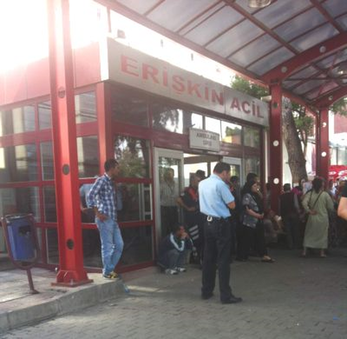 İki Grup Arasındaki Kavga Hastanede de Sürdü: 1\'i Polis 11 Yaralı