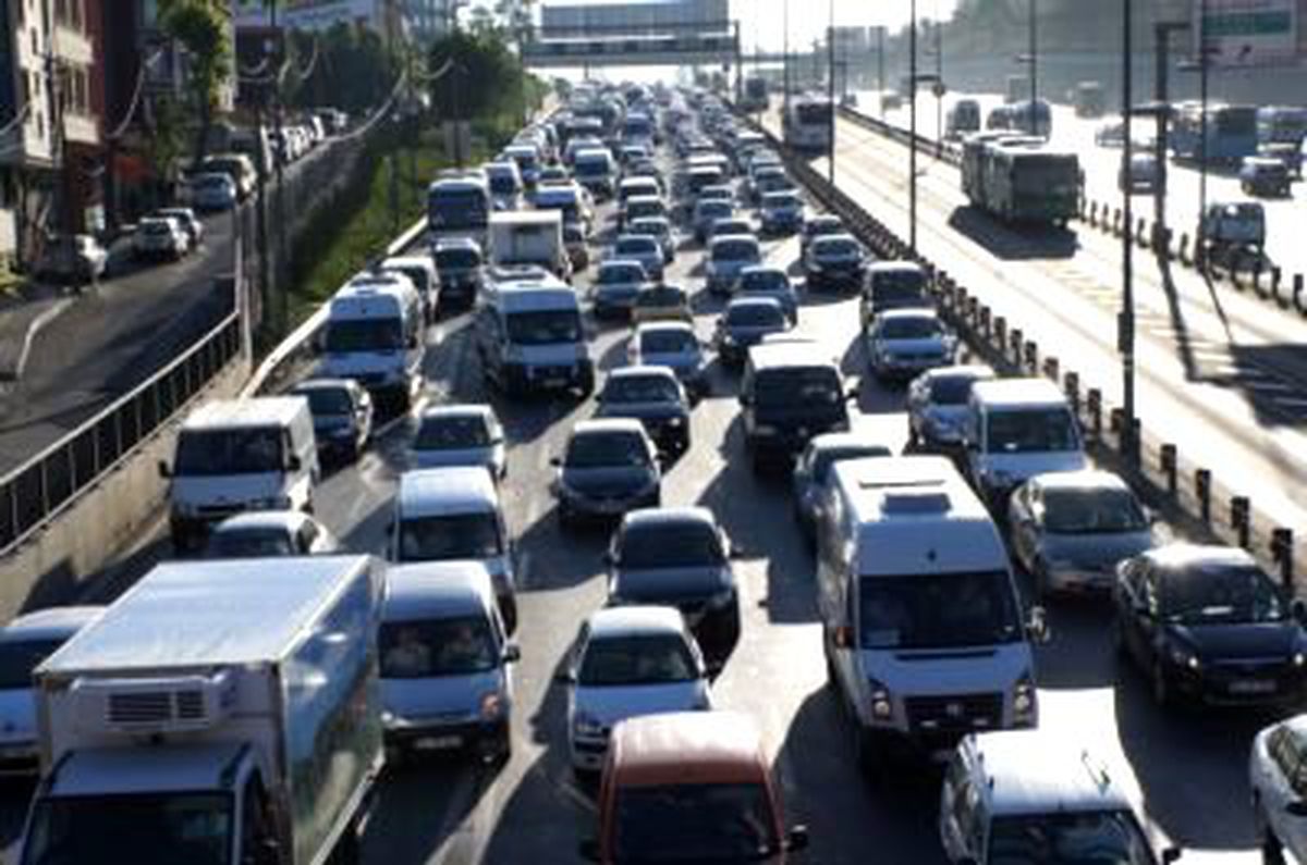 İstanbul\'da Trafik Çilesi Başladı
