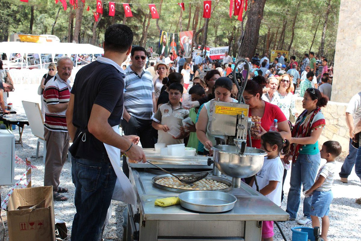 İzmir Alevileri ve Bektaşileri Samudbaba Türbesinde İbadeti Sona Erdi