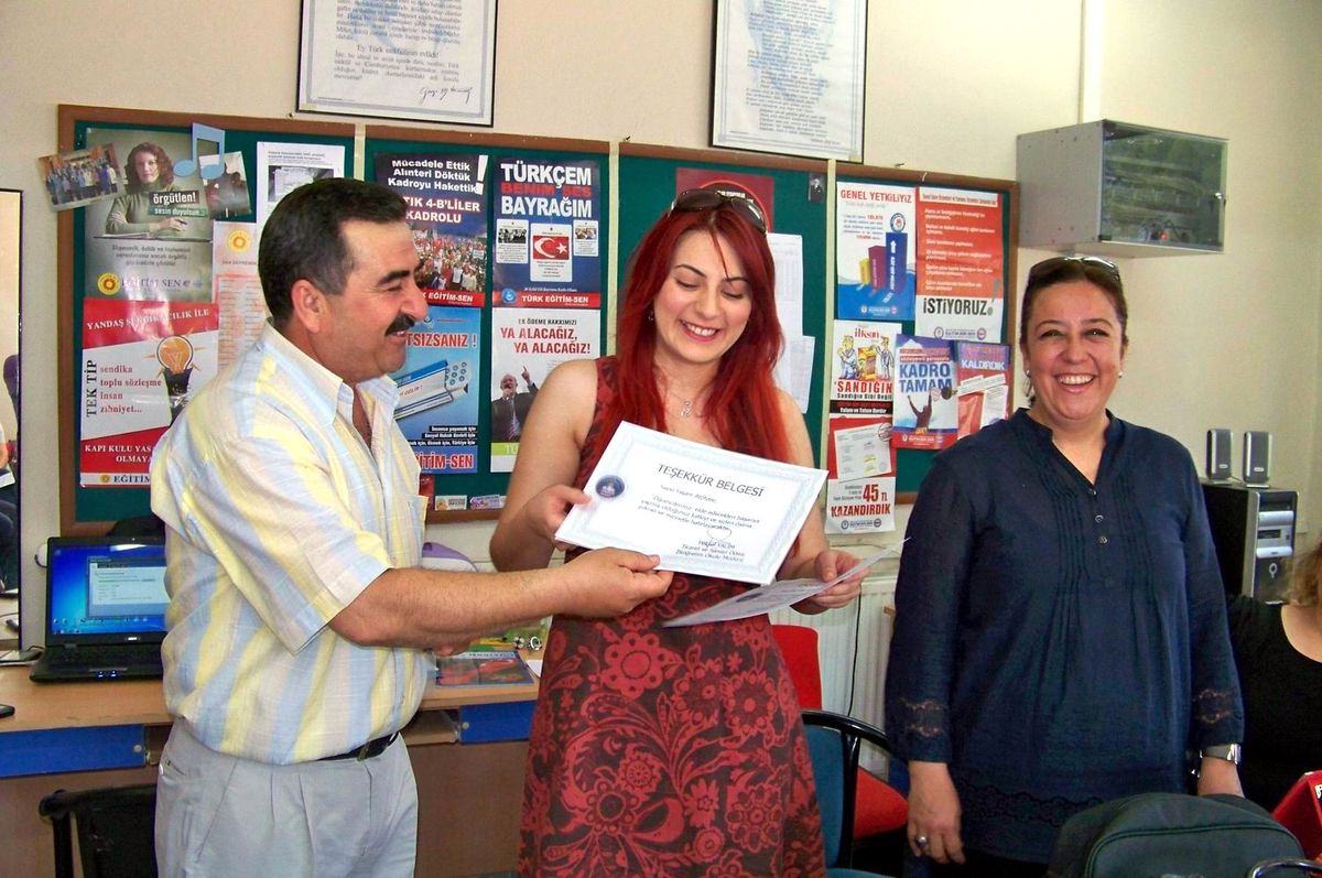 Kadınlar Birliğine Plaket Verildi