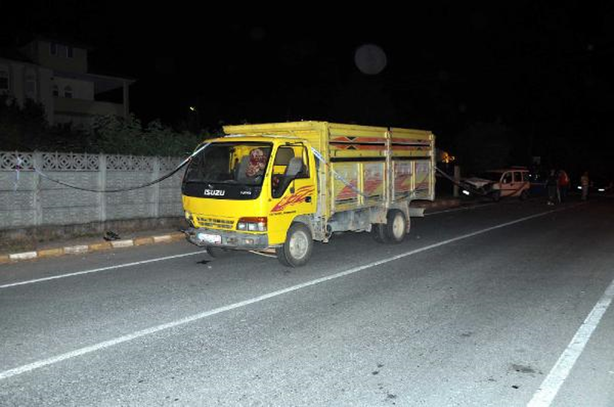 Kamyonetin Çarptığı Hamile Kadın Öldü, Kızı Yaralandı