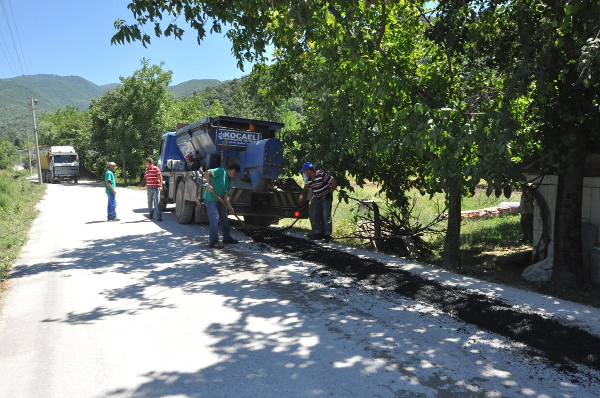 Kartepe\'de Asfalt Yama Çalışmaları Sürüyor