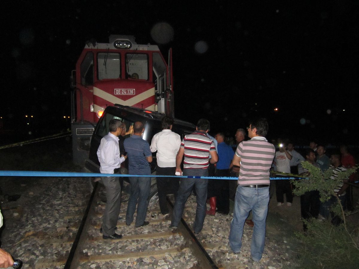 Konya\'da Tren Kamyonete Çarptı: 1 Ölü