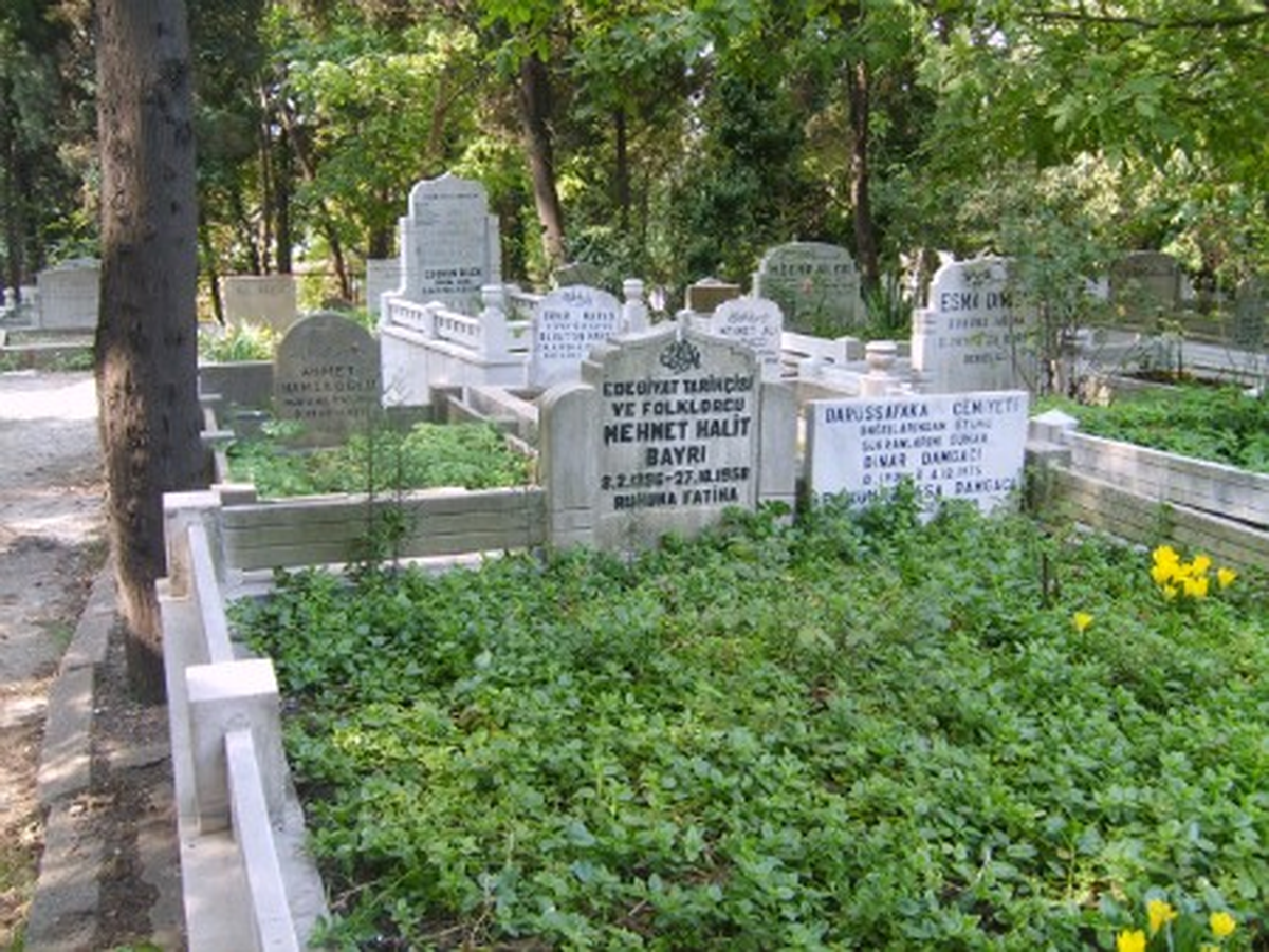 Kozlu'da Mezarlıklar Temizleniyor