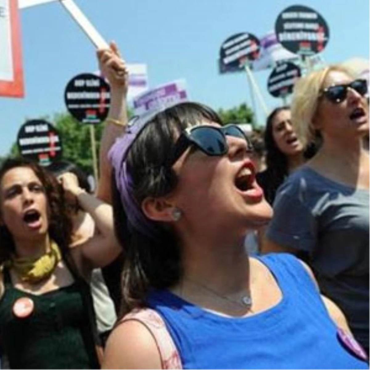 Kürtaj Yasağını Protesto Eden Kadınlar Cnn Internatıonal Ekranlarında