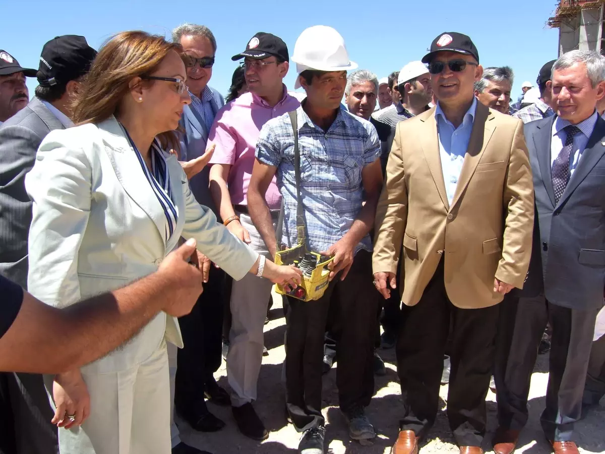 Neü\'de Akademik ve İdari Personel İçin Toplu Konut