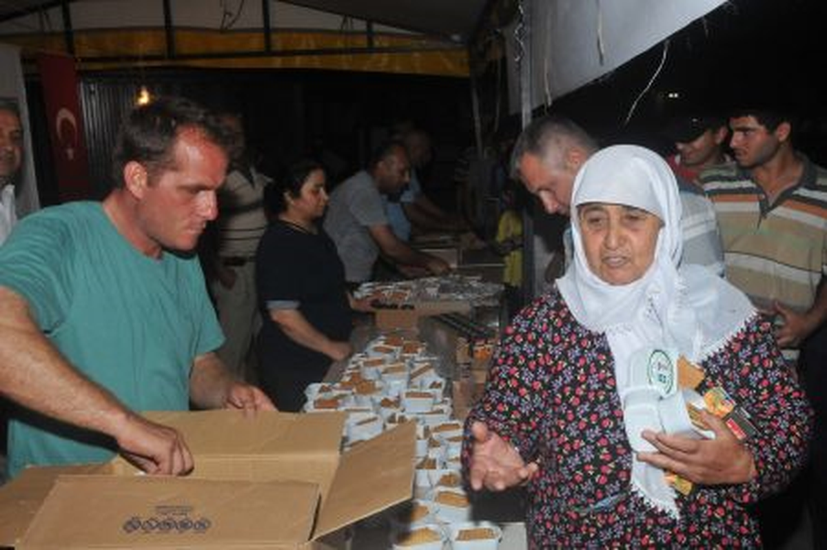 Osmaniye Belediyesinden Vatandaşlara İkram