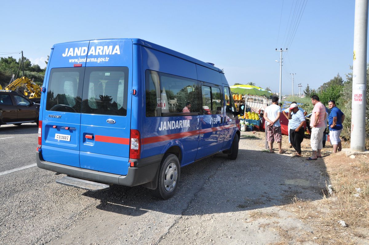 Otomobil Manava Girdi: 1 Ölü, 5 Yaralı