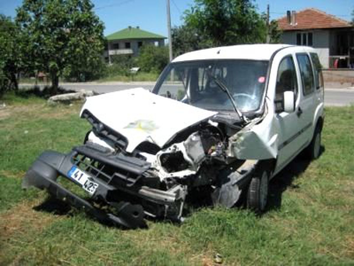 Sakarya\'da Trafik Kazası: 1 Ölü, 1 Yaralı