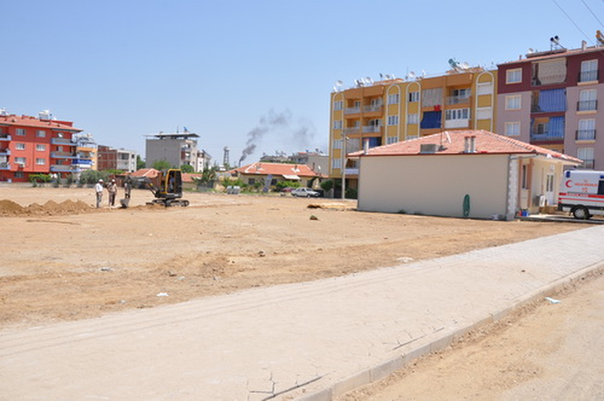 Salihli Park ve Bahçeler Müdürlüğü Çalışmalarını Sürdürüyor