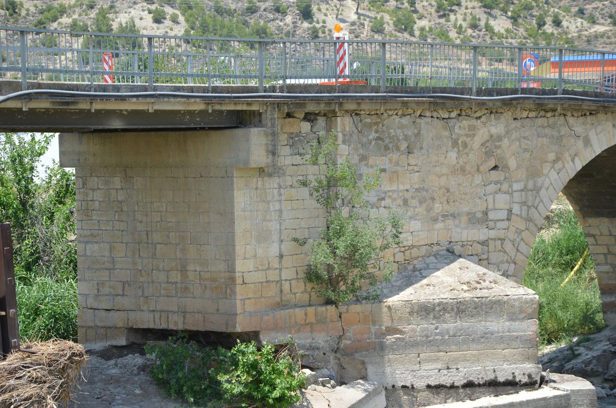 Tarihi Köprüde Tehlike