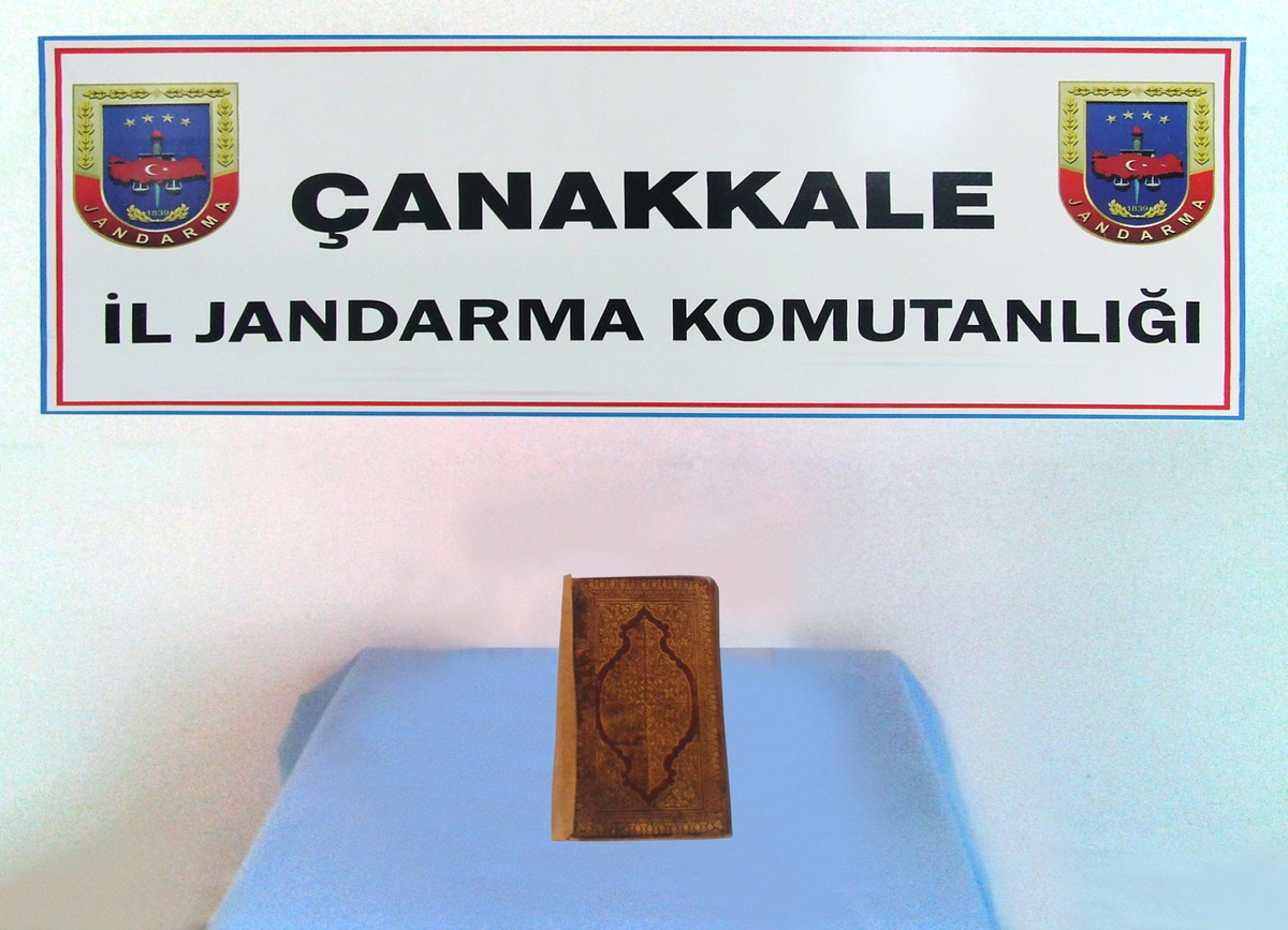 Tarihi Kur\'an-I Kerimi Jandarmaya Satmak İstediler