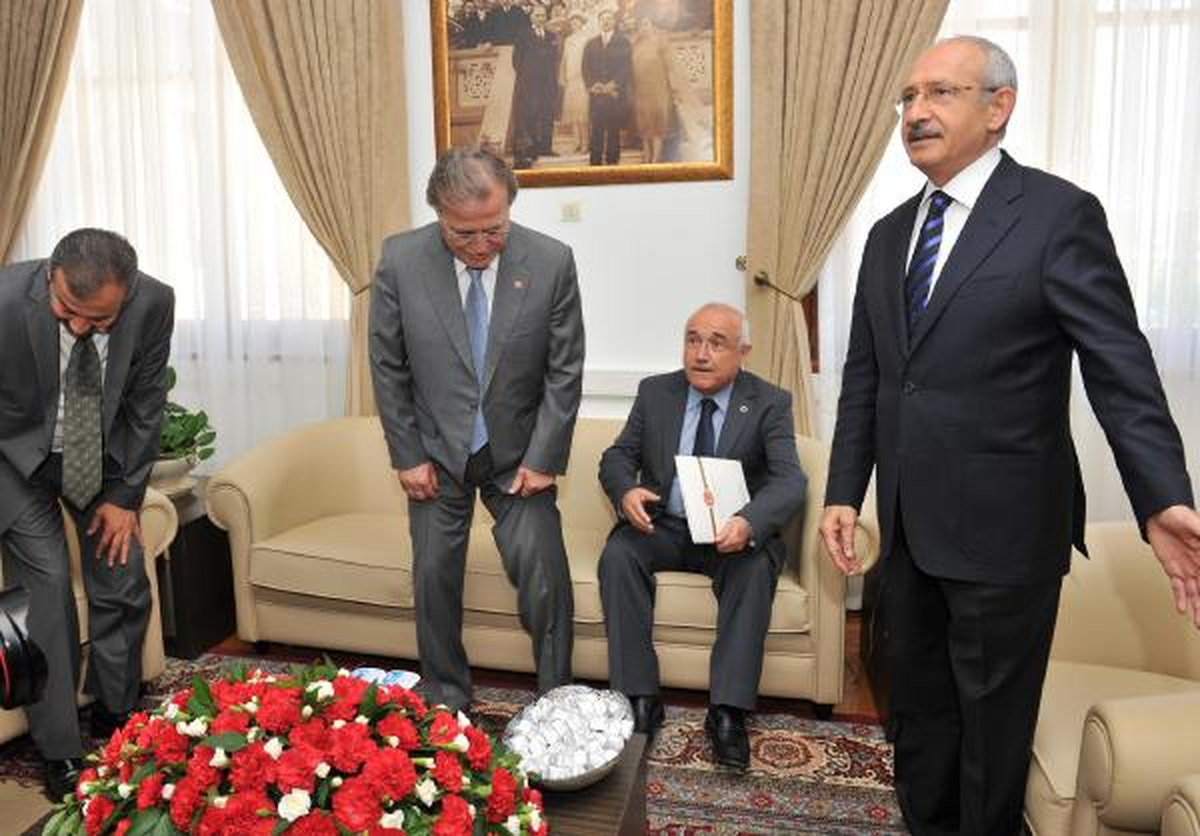 TBMM Anayasa Uzlaşma Komisyonu Üyeleri Kılıçdaroğlu\'nu Ziyaret Etti