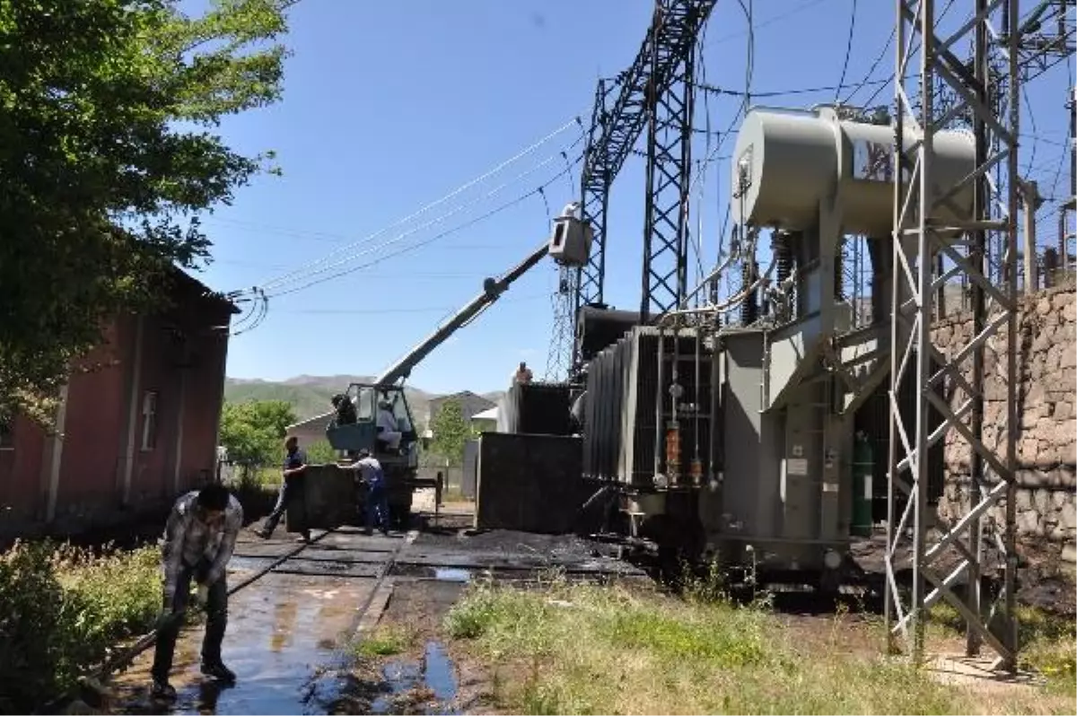 Trafo Patladı Bitlis ve İlçeleri Elektriksiz Kaldı