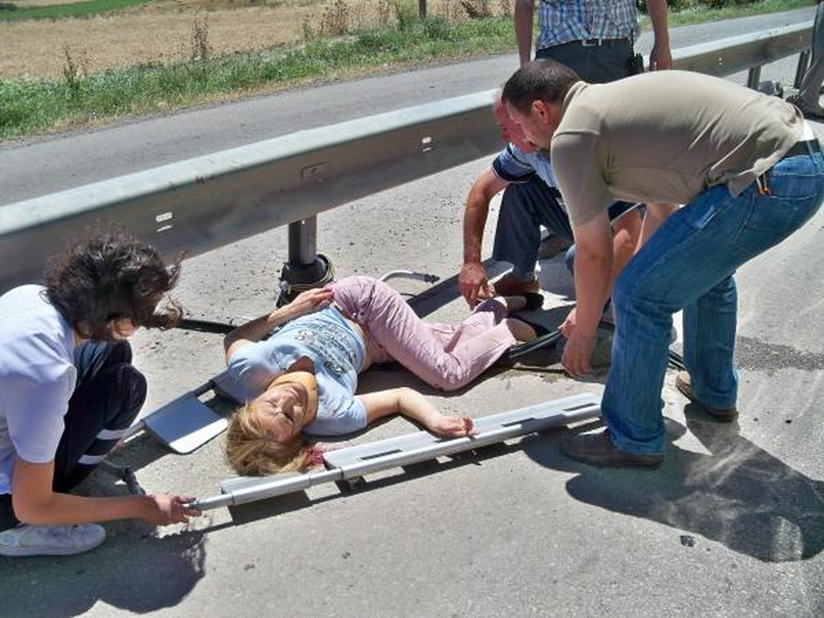Tur Otobüsü Minibüsle Çarpıştı: 12 Yaralı