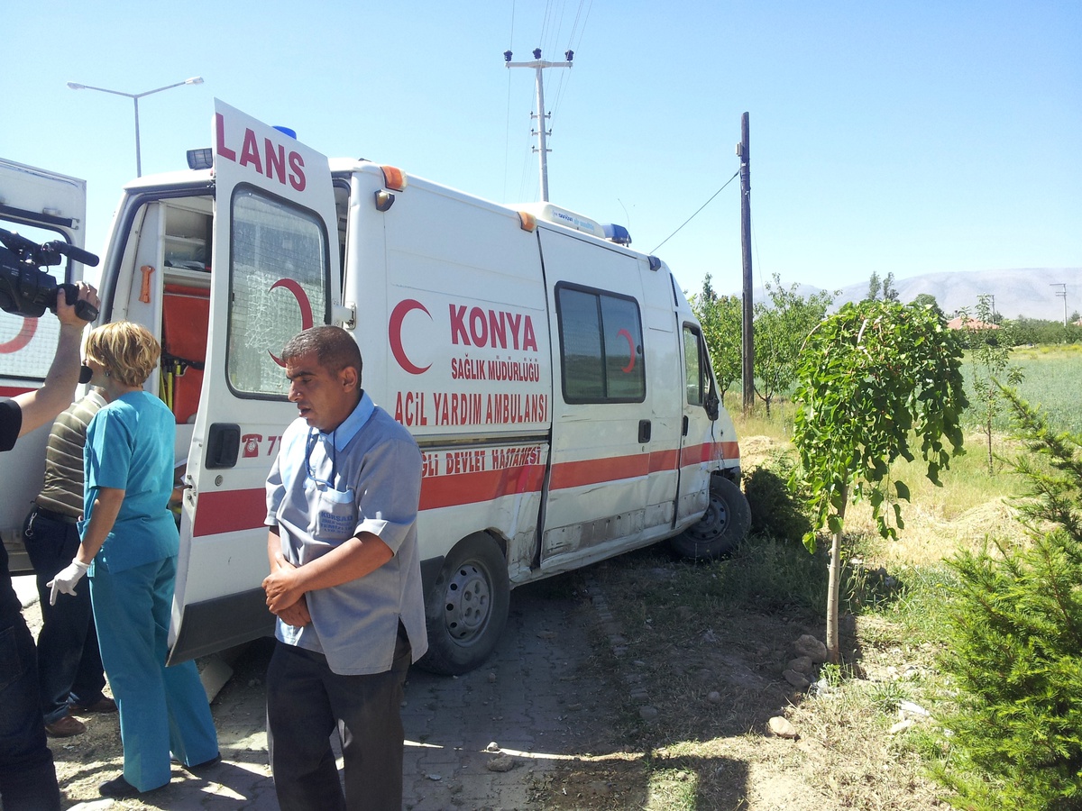 Yaralı Taşıyan Ambulans Kaza Yaptı