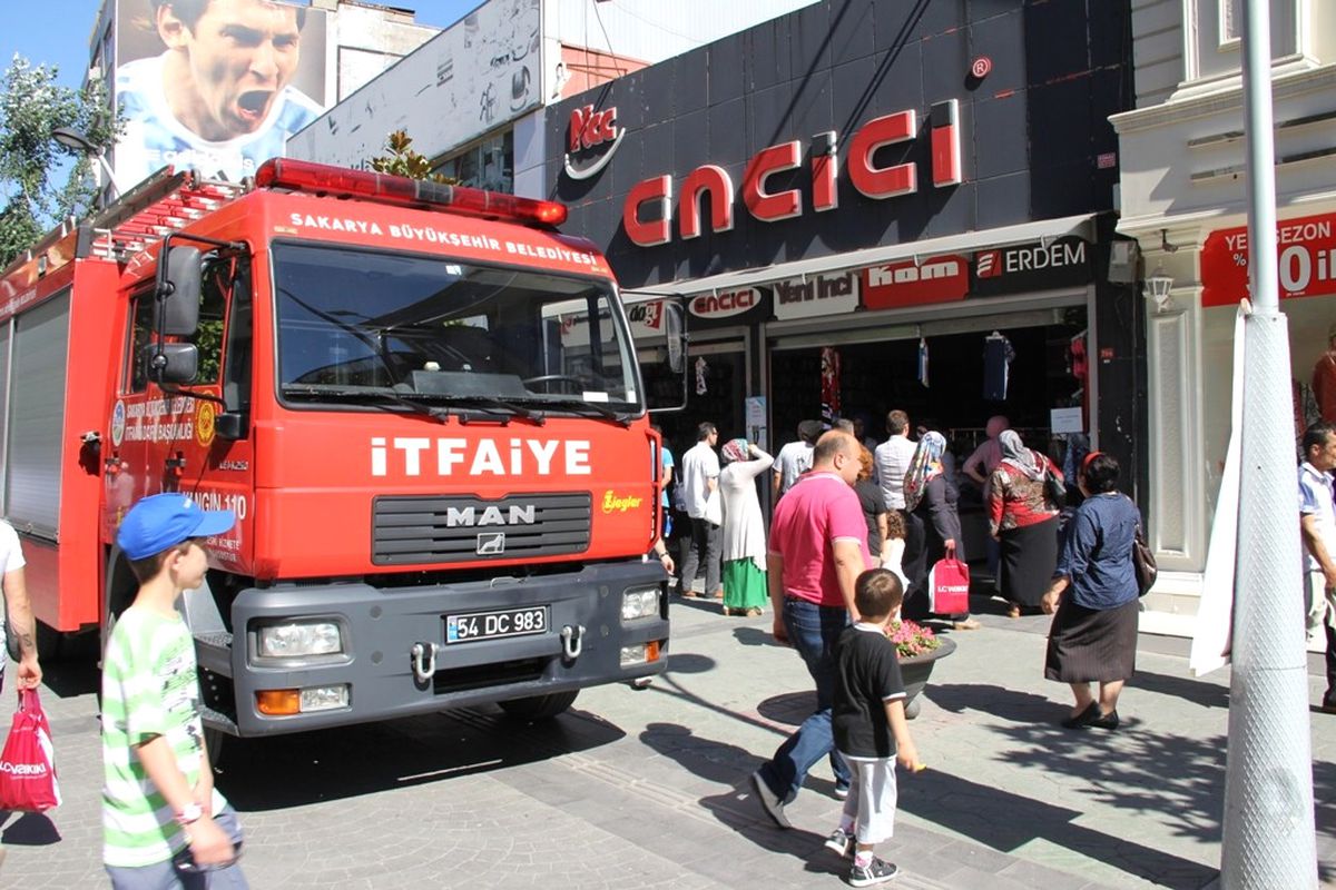 Adapazarı Çark Caddesinde Yangın Paniği