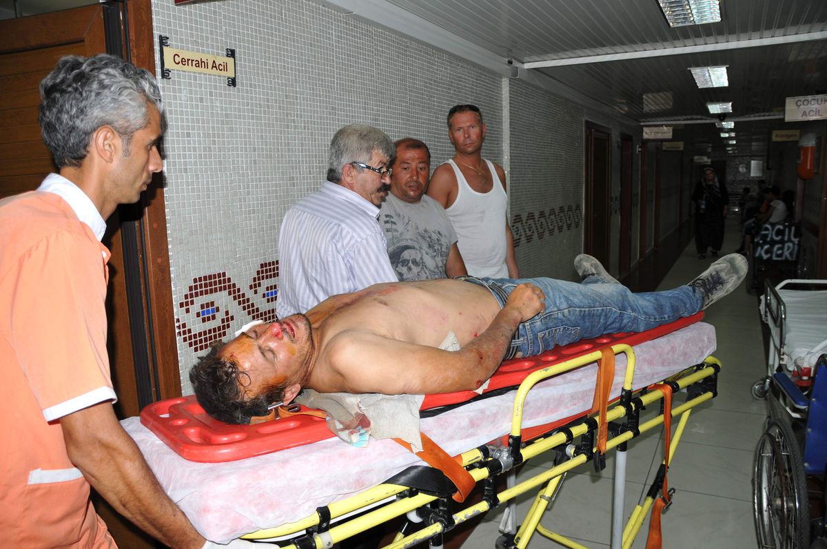 Araçta Sıkışan Sürücüyü İtfaiye Ekibi Kurtardı