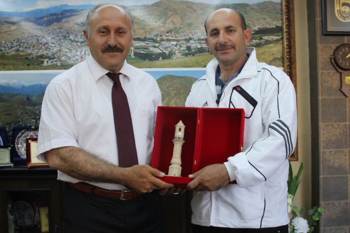 Belediye Başkanı Polat Milli Karateci Gürbüz\'ü Kabul Etti