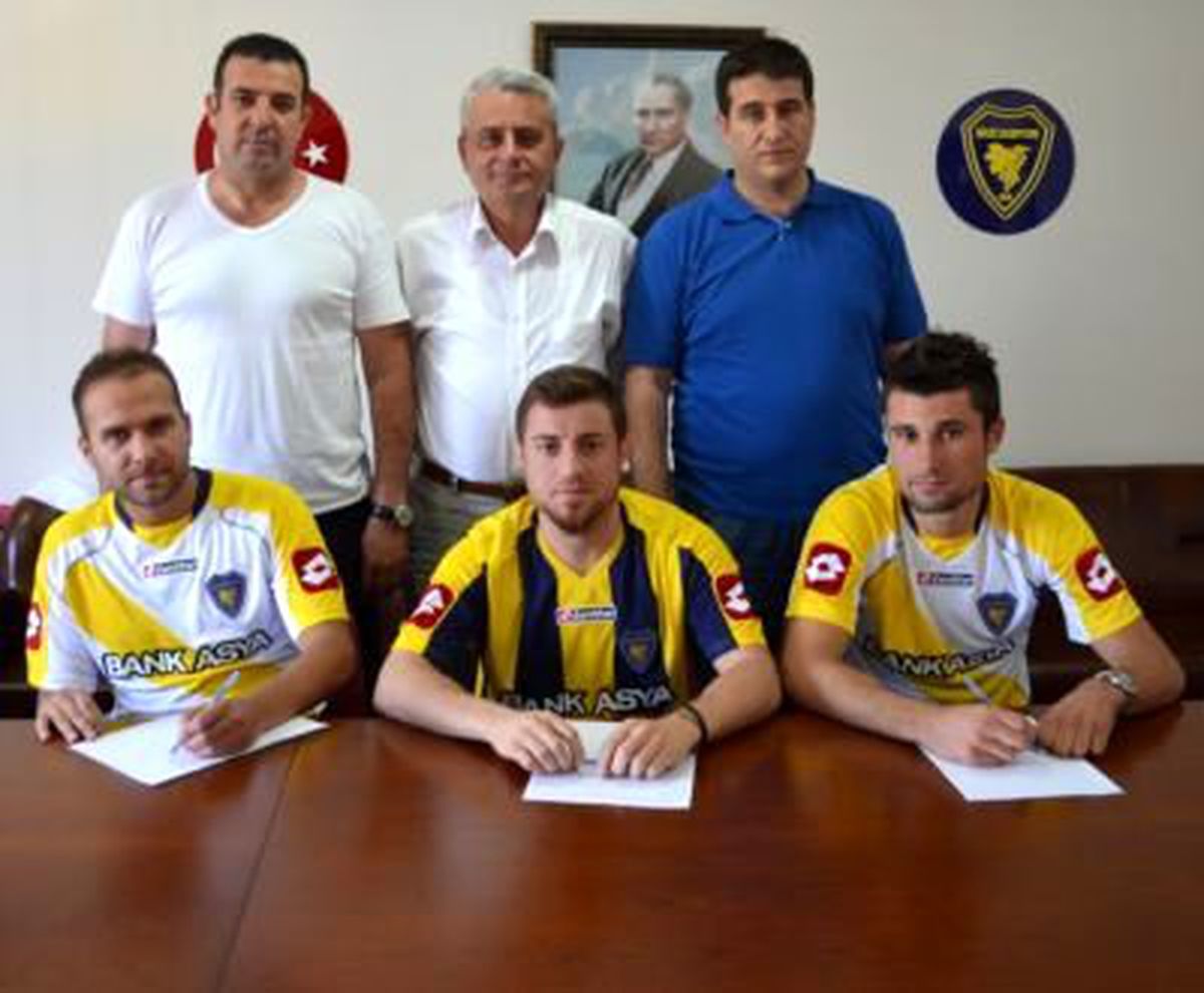 Bucaspor\'da Üç İmza