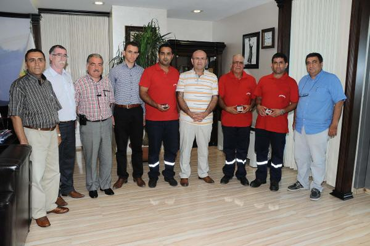 Çöpte Buldukları Altınları İade Ettiler