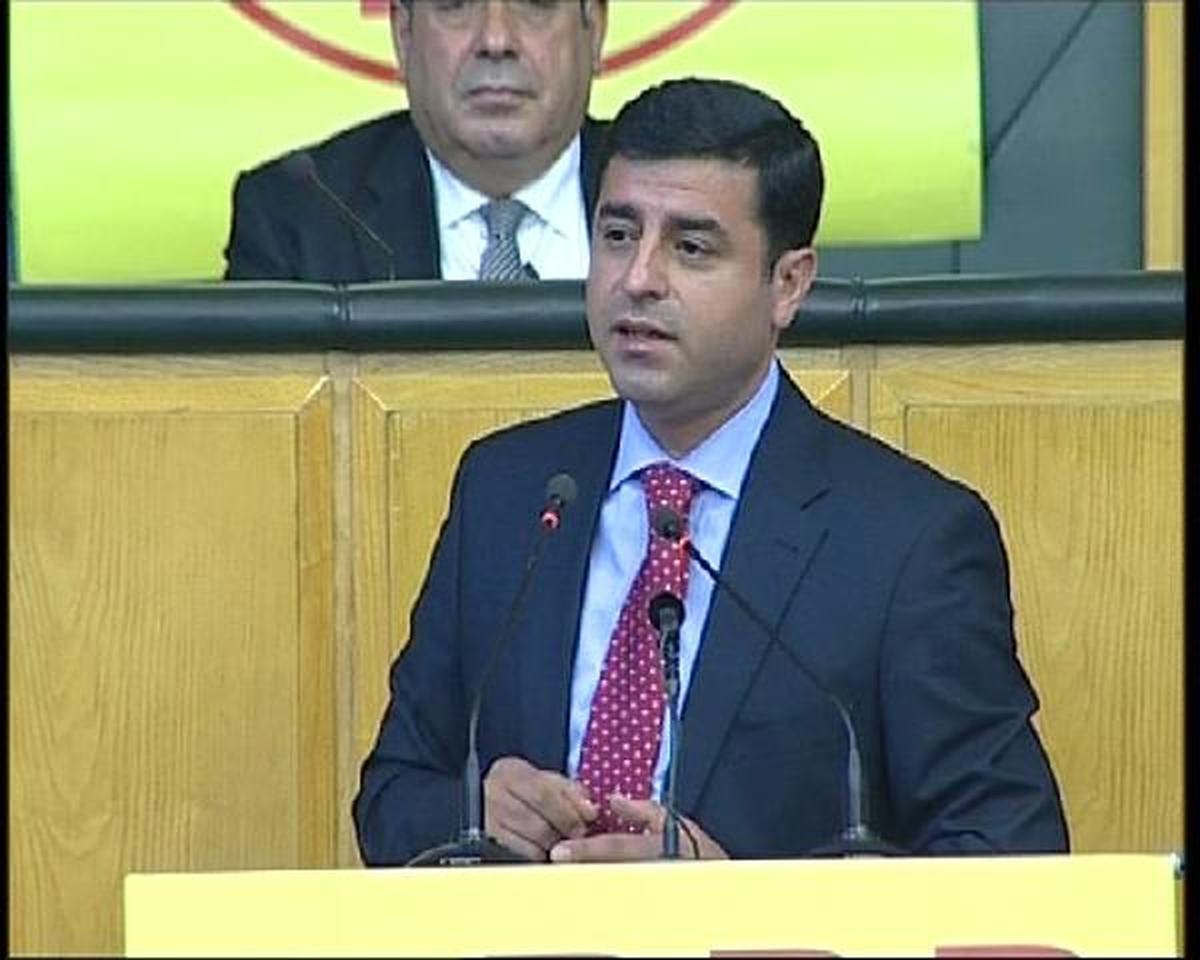Demirtaş: "Pkk Her Türlü Silahlı Faaliyetlerine Son Versin"