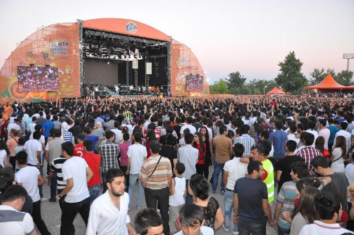 Elazığ\'da Tarkan ve Emre Aydın Rüzgarı