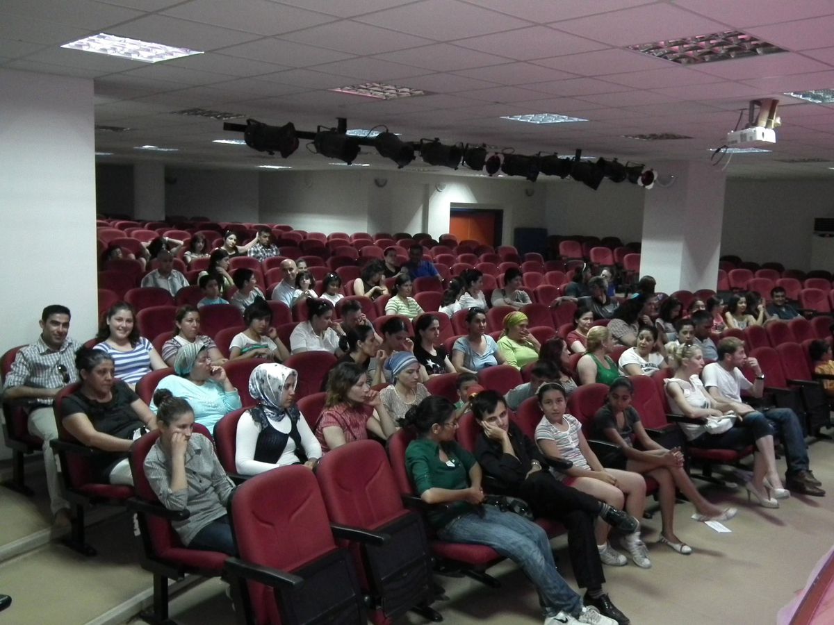 Engelliler \'İki Yüzlü Adam\' Adlı Oyunu Manavgat\'ta Sahneledi