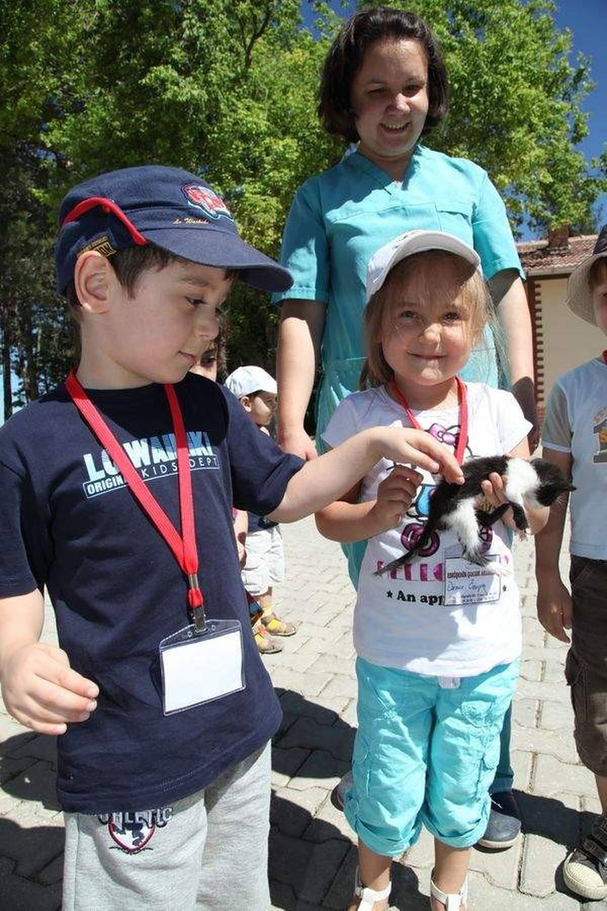 Hayvan Dostlarından Hayvan Sağlık Merkezi\'ne Büyük İlgi