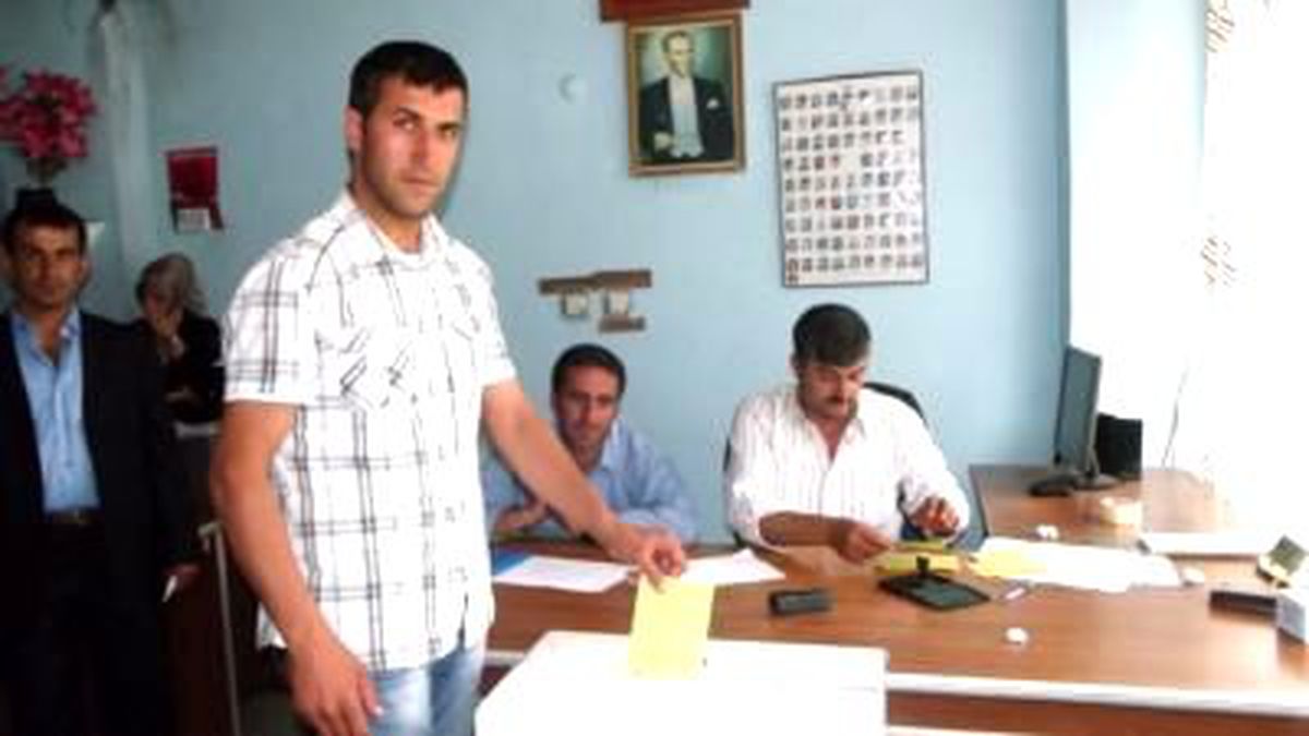 Hizan\'da Muhtarlar Derneği Başkanlığı Seçimi