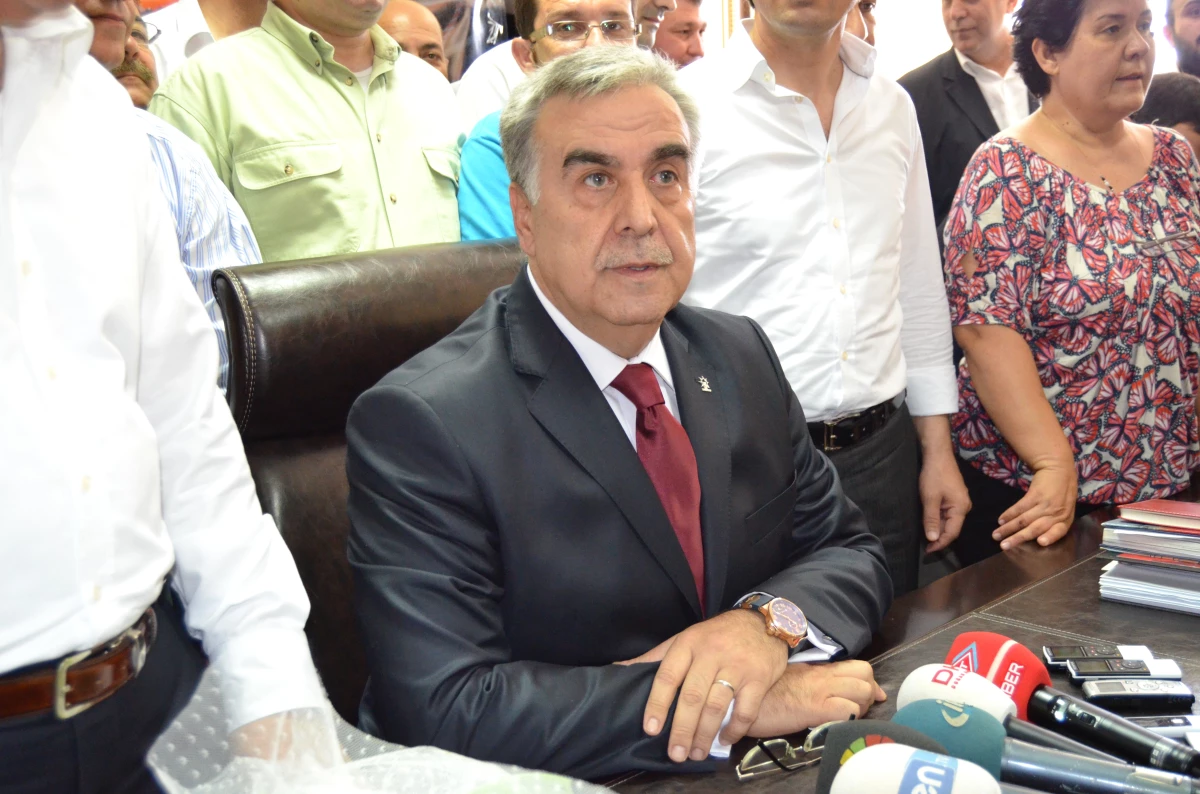 İzmir AK Parti İl Başkanı Akay Tekrar Koltuğuna Oturdu