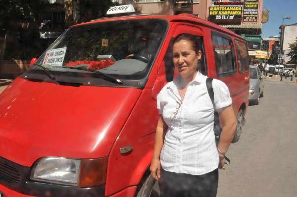 İzmit\'in İlk ve Tek Kadın Minibüs Şöförü