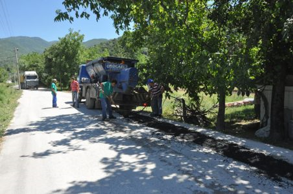 Kartepe\'de Asfalt Yama Çalışmaları Sürüyor