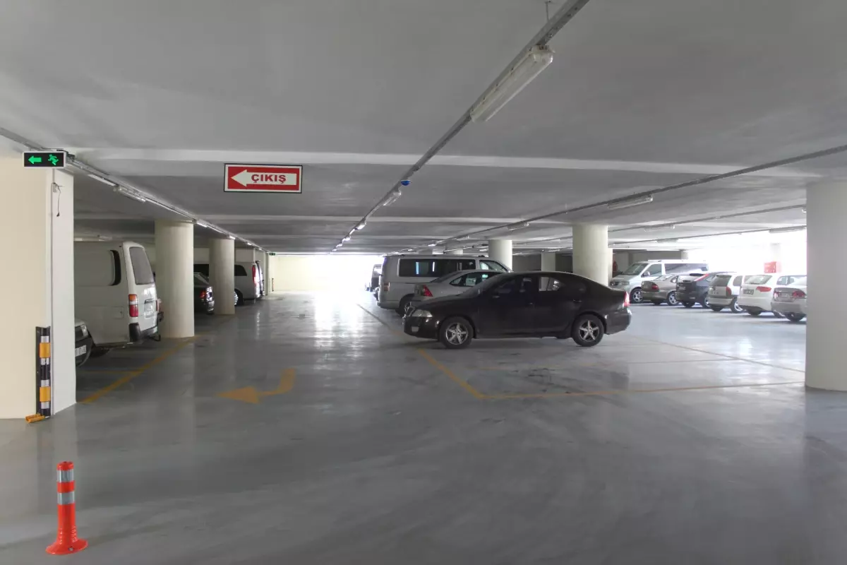 Katlı Otopark\'a Bir Günde 450 Araç Park Yaptı