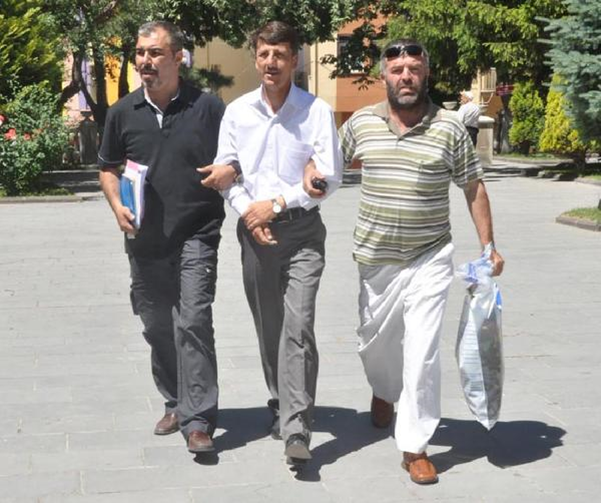 Kendisini Albay Olarak Tanıtıp İş Bulma Vaadiyle 9 Kişiyi Dolandırdı