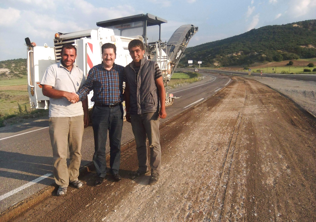 Milletvekili Kinay, Kütahya-Bozüyük Yolundaki \'Beton Asfalt\' Çalışmalarını Denetledi