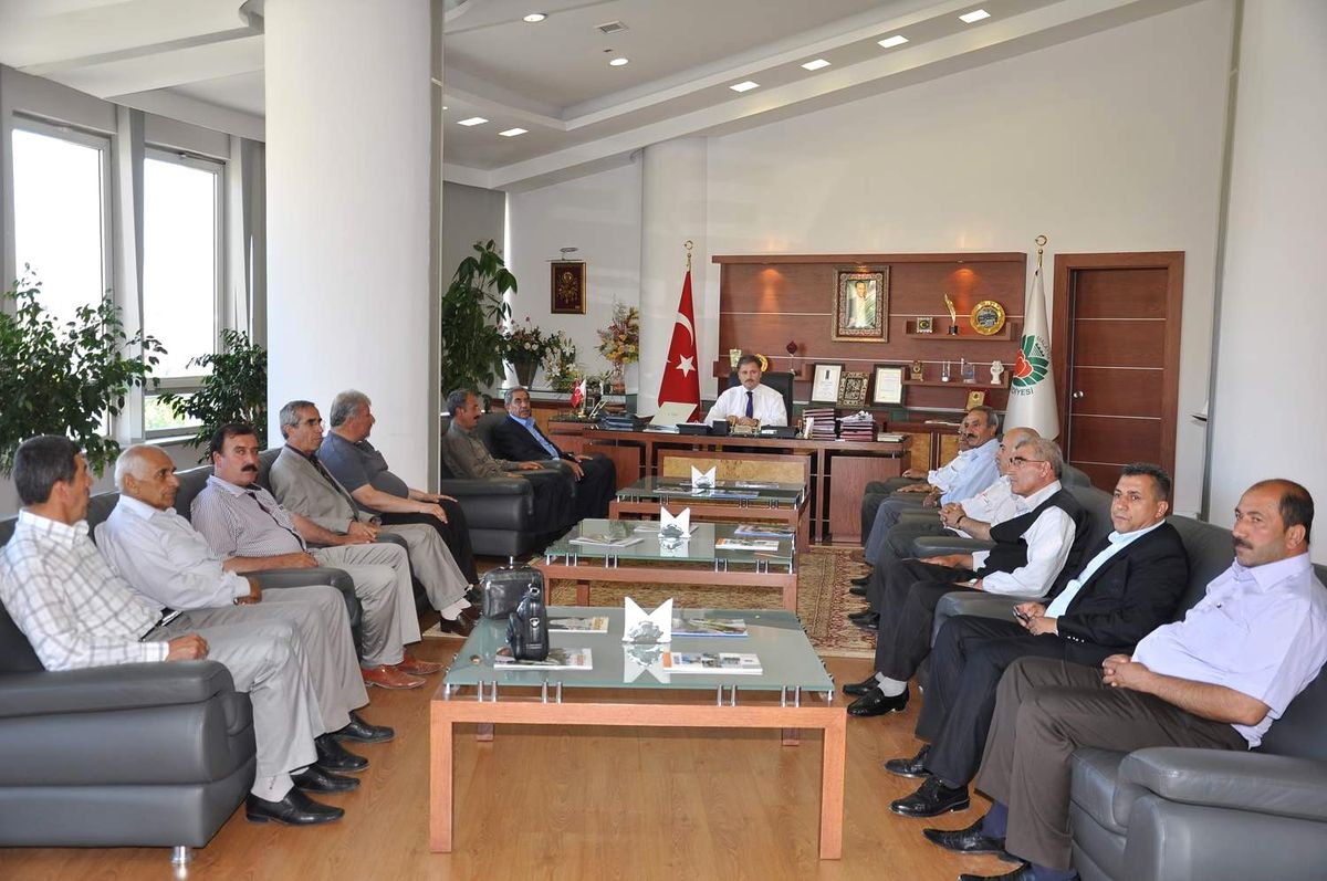 Muhtarlar Derneği\'nden Belediye Başkanı Ahmet Çakır\'a Ziyaret