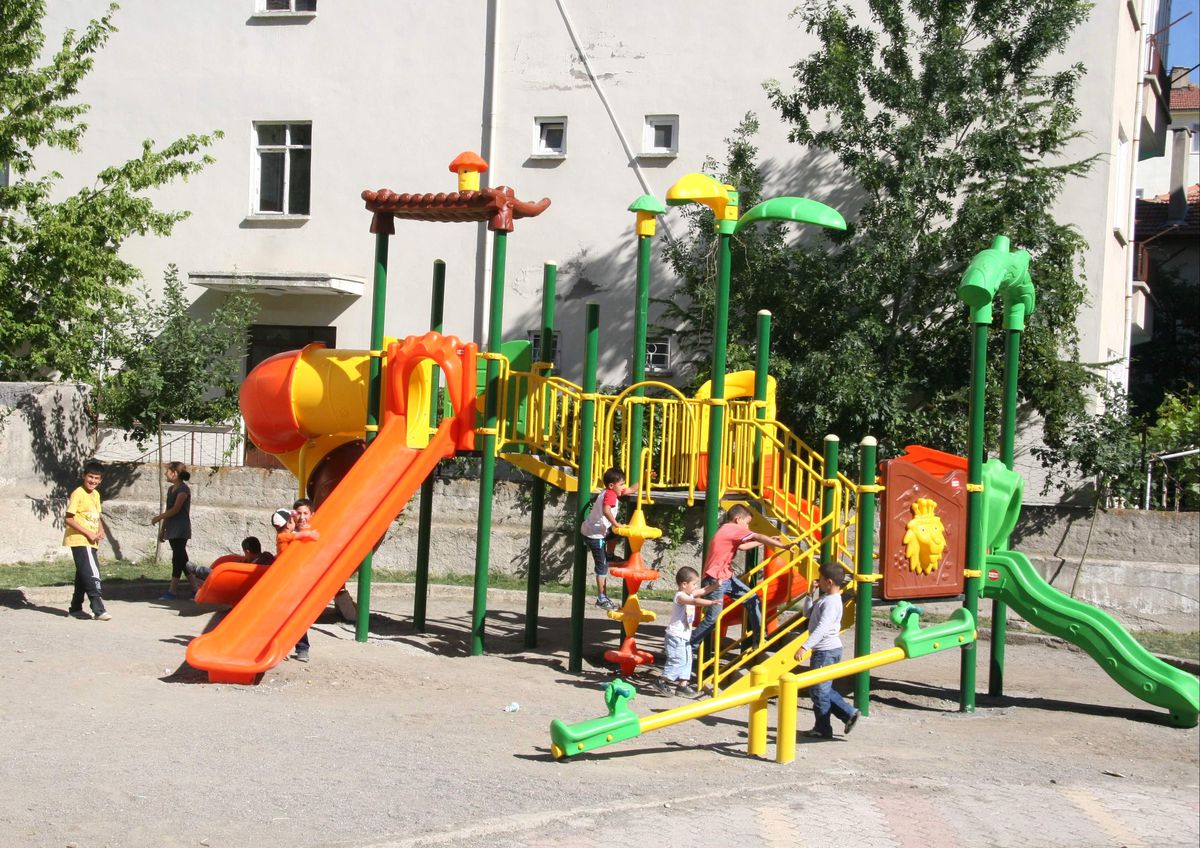 Sungurlu\'da Parklar Yenileniyor