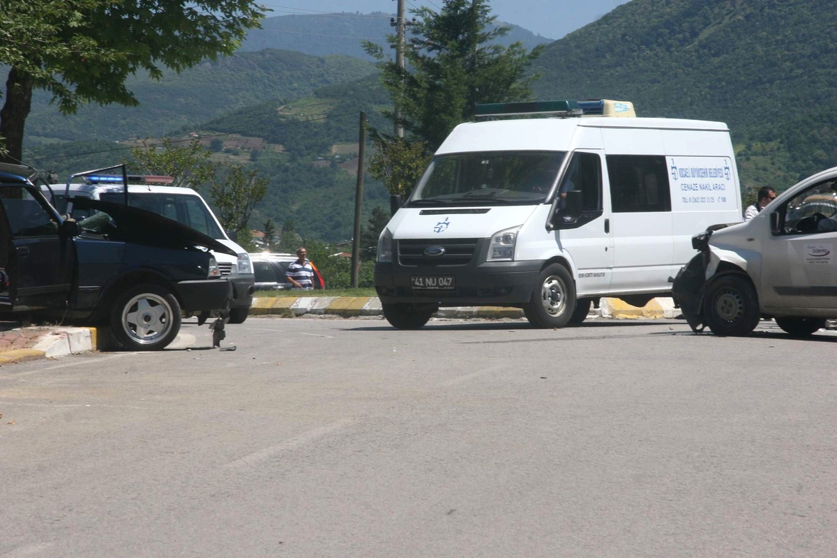 Ters Yöne Giren Otomobil 13 Yaşındaki Çocuğun Ölümüne Sebep Oldu
