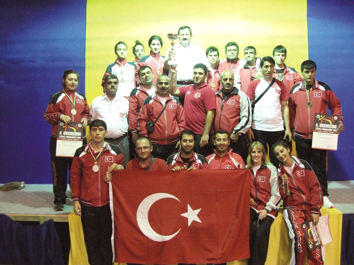Urlu\'dan Şehit Ailelerine Şampiyonluk Hediyesi